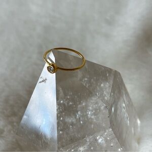 🤍 euc | elegant gold ring with crystal accent